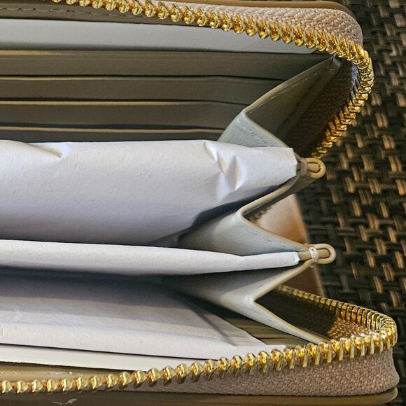 Coach Long Zip Around Wallet In Signature Canvas - Boxed - NWT - Picture 13 of 13